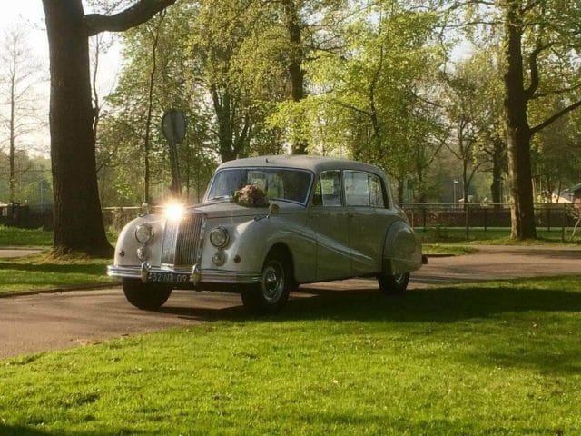 Trouwauto huren zonder chauffeur en zelf rijden