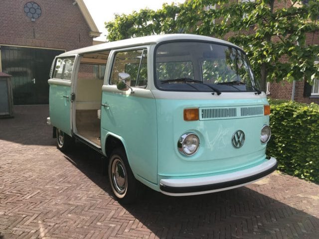 Oude trouwbus trouwvervoer oldtimerbus