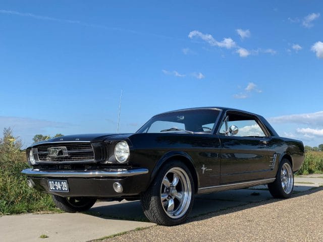 Ford Mustang huren zelf rijden